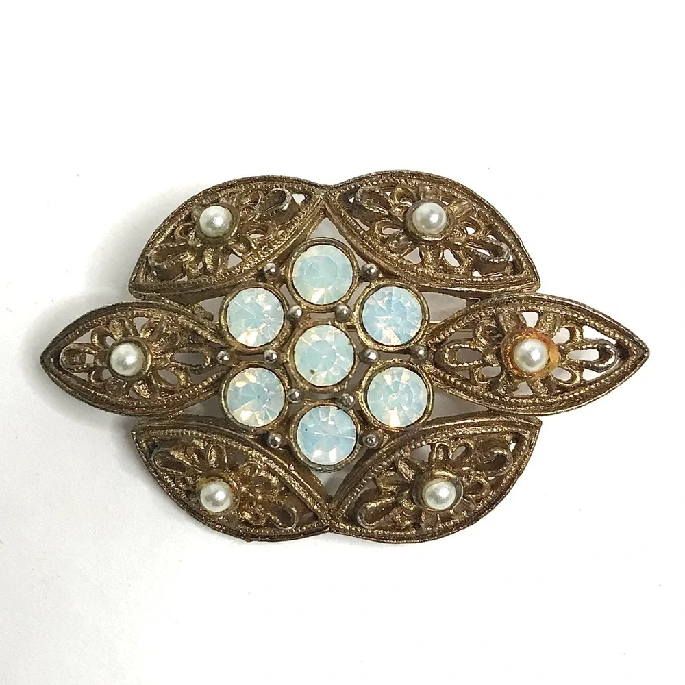 Vintage pretty pin